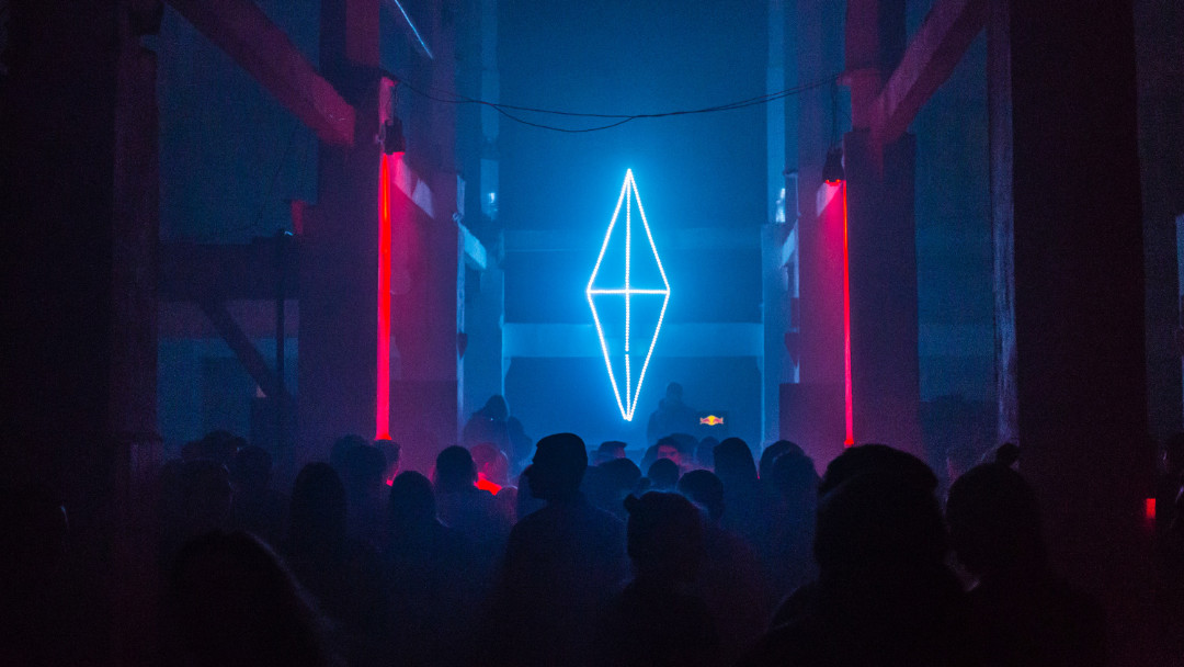 blue light shape of a diamond on concert stage